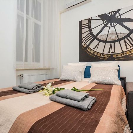 Timeless Apartment With Free Private Parking Budapest Exteriör bild