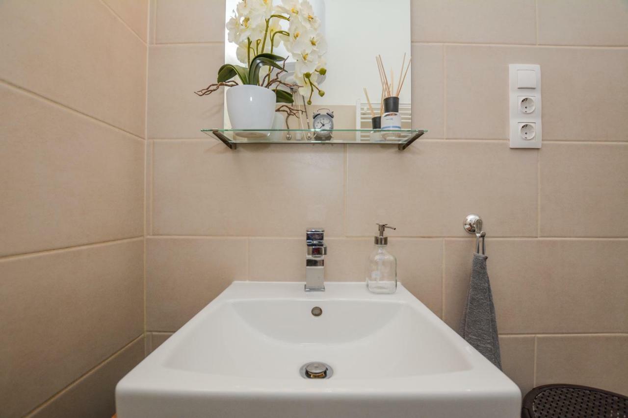 Timeless Apartment With Free Private Parking Budapest Exteriör bild