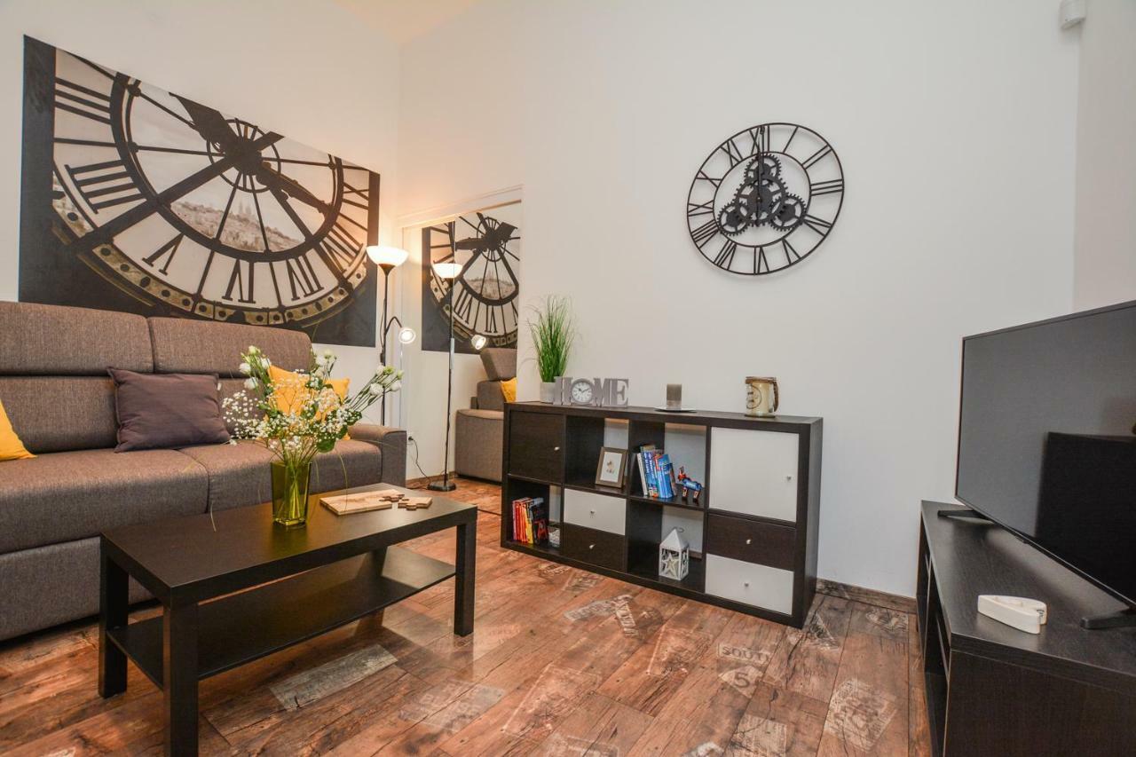 Timeless Apartment With Free Private Parking Budapest Exteriör bild