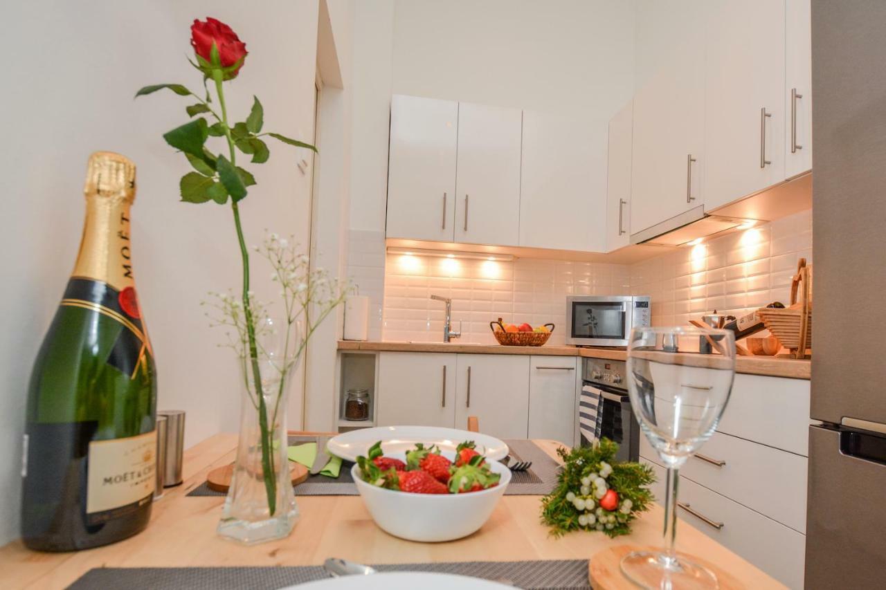 Timeless Apartment With Free Private Parking Budapest Exteriör bild
