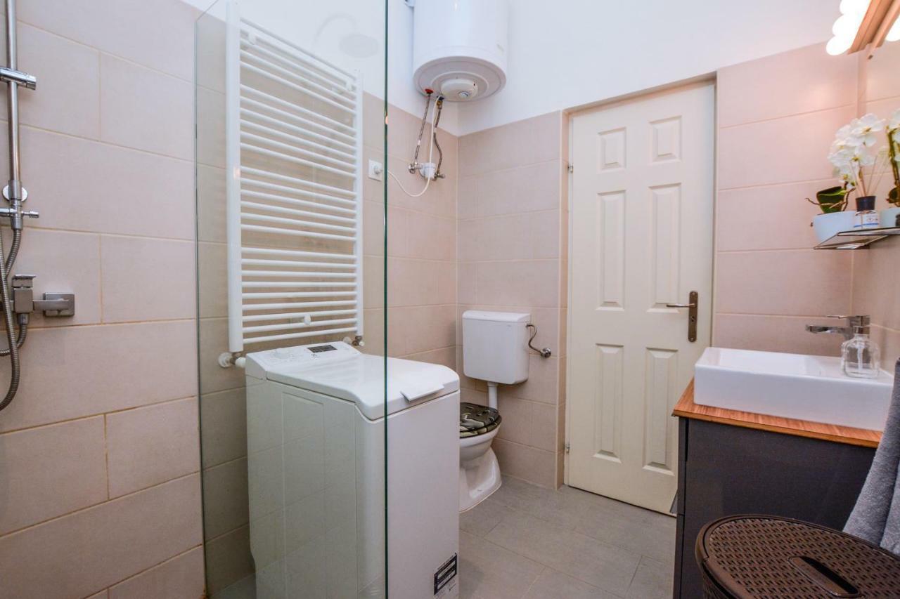 Timeless Apartment With Free Private Parking Budapest Exteriör bild