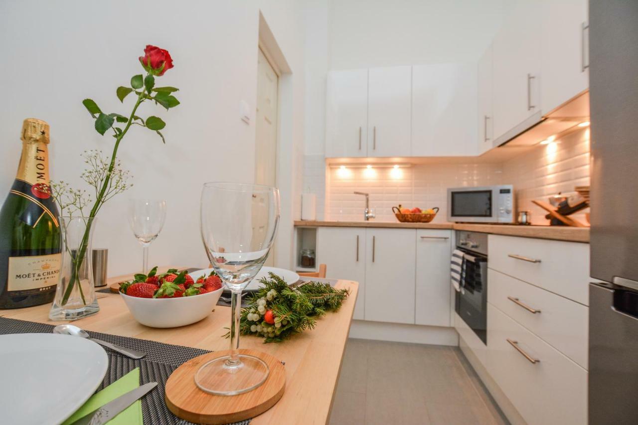 Timeless Apartment With Free Private Parking Budapest Exteriör bild