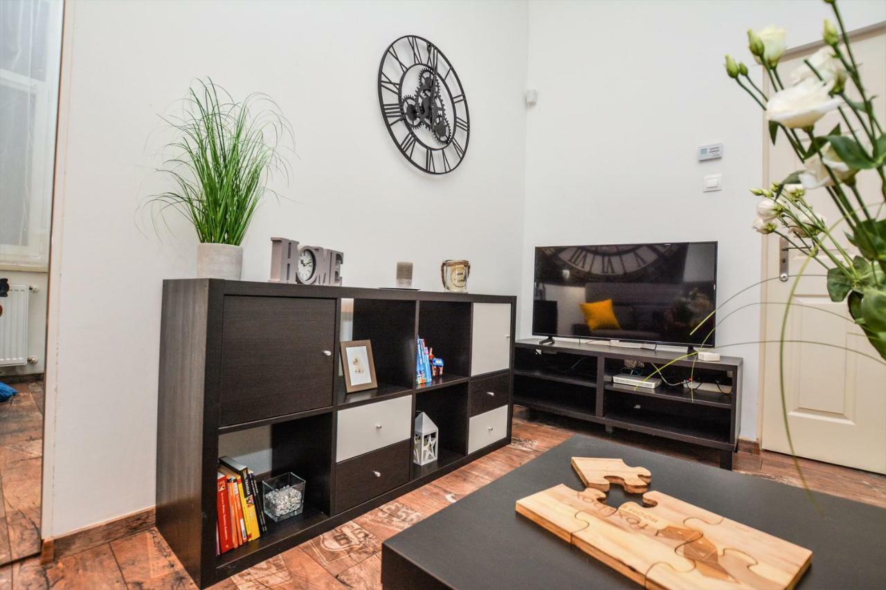 Timeless Apartment With Free Private Parking Budapest Exteriör bild