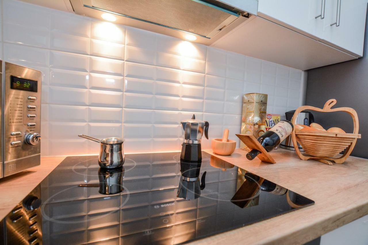 Timeless Apartment With Free Private Parking Budapest Exteriör bild